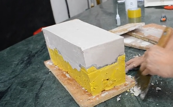 模具硅橡膠成型后怎樣制作外模？